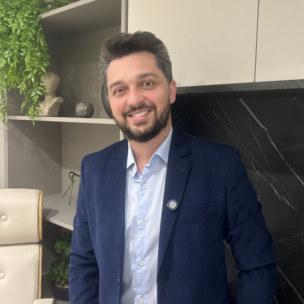 Dr. Douglas Fróes